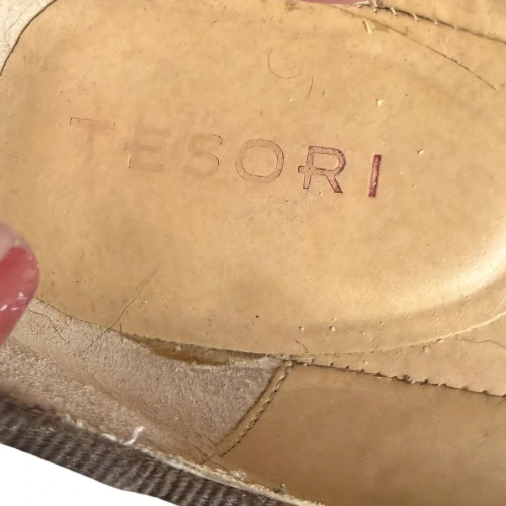 Tesori indulge tactile